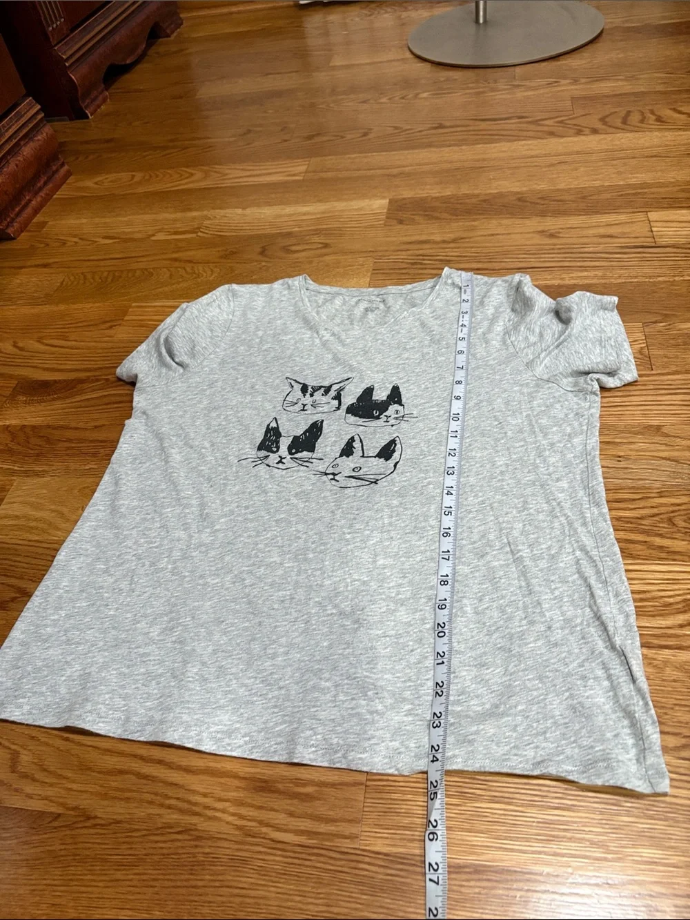 Banana Republic Grey Cat Face Graphic Tee super soft women’s Large